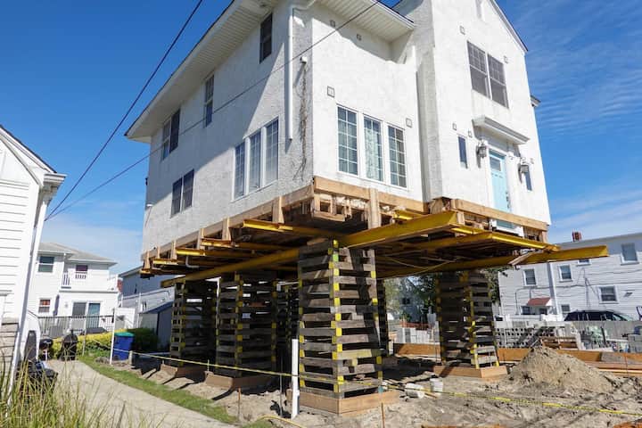 Located in Pearland, Texas, we are a company that specializes in house lifting, small distance house moving, piles and foundations.